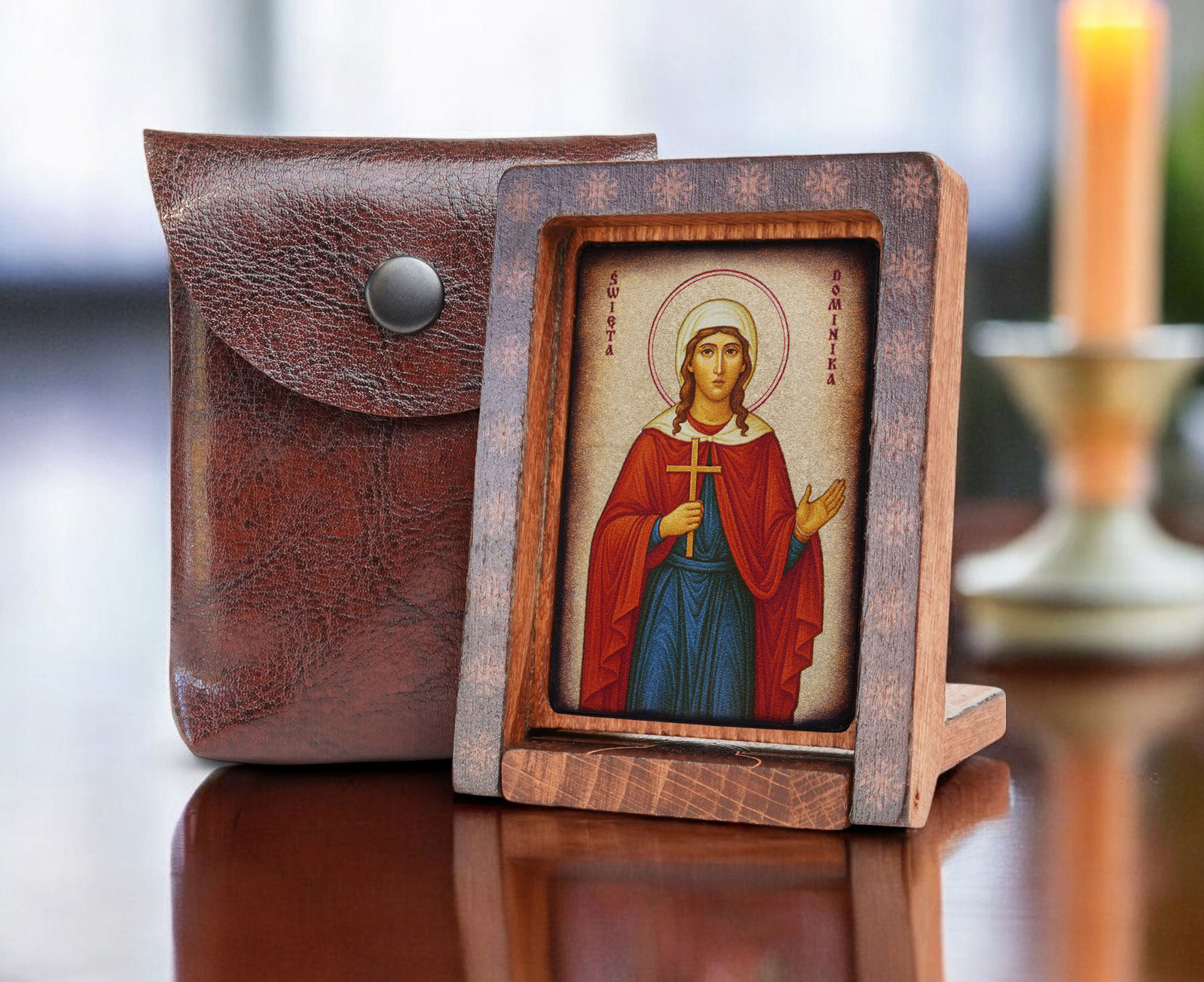 Dominika-drew-podróżna-bok-+-etui-Photoroom.jpg