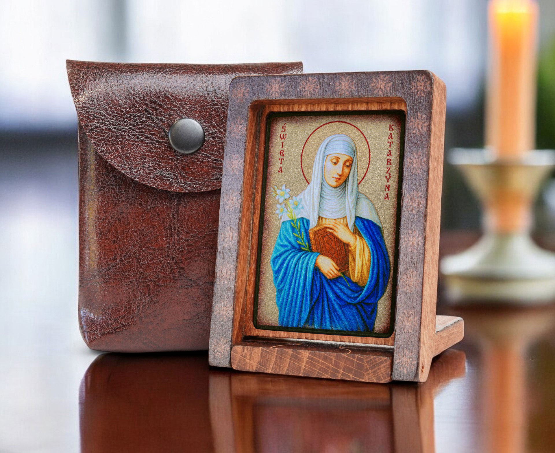 Katarzyna-drew-podróżna-bok-+-etui-Photoroom.jpg