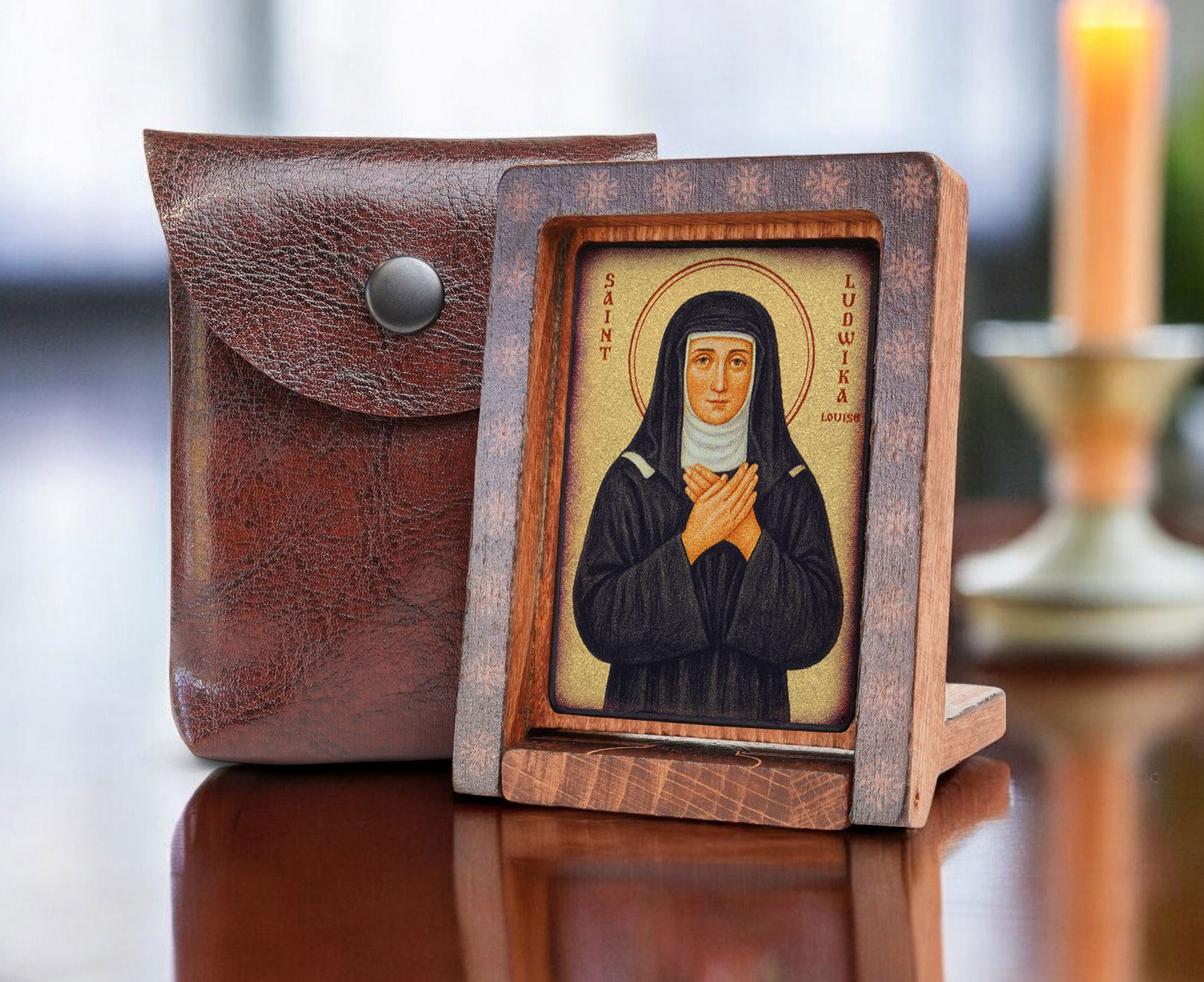 Ludwika-drew-podróżna-bok-+-etui-Photoroom.jpg
