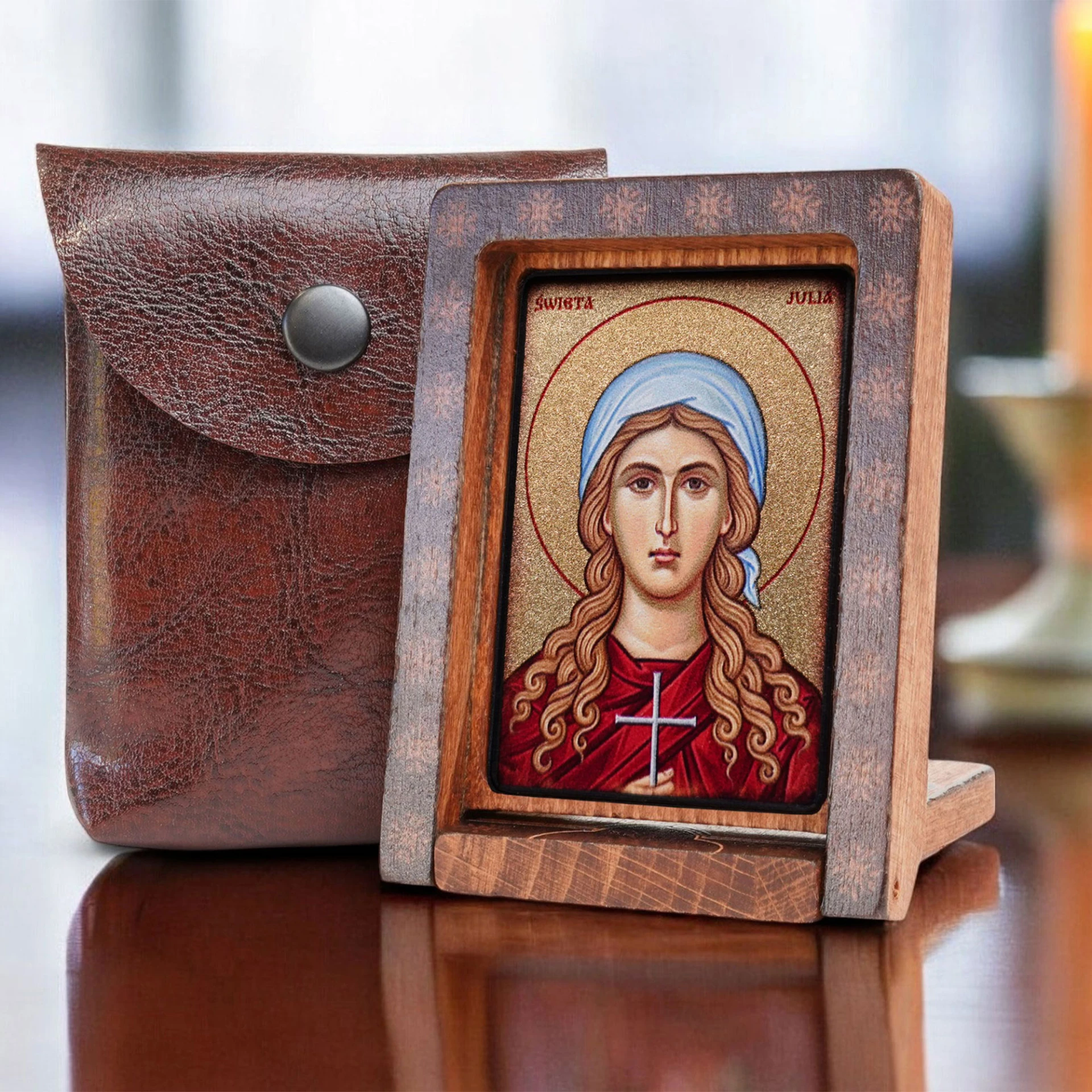 ikona-swietej-julii-w-aranzacji-obok-etui.jpg