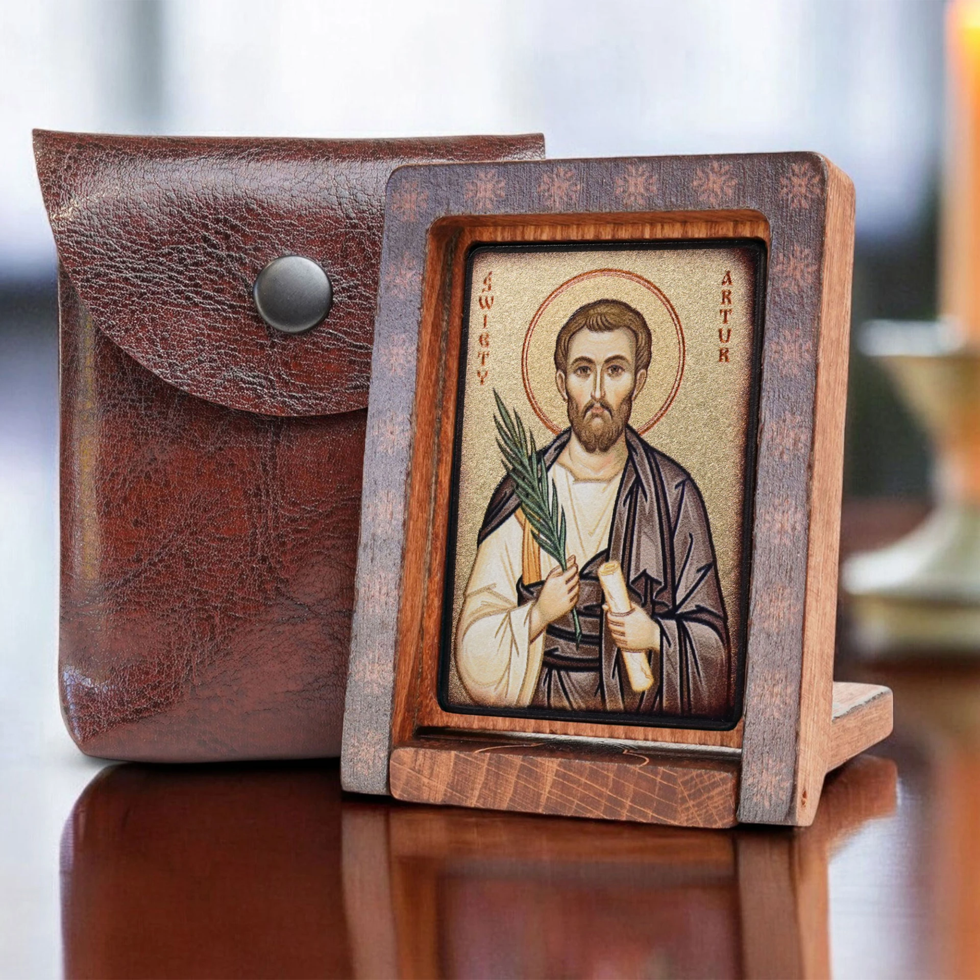 ikona-swietego-artura-w-aranzacji-obok-etui.jpg