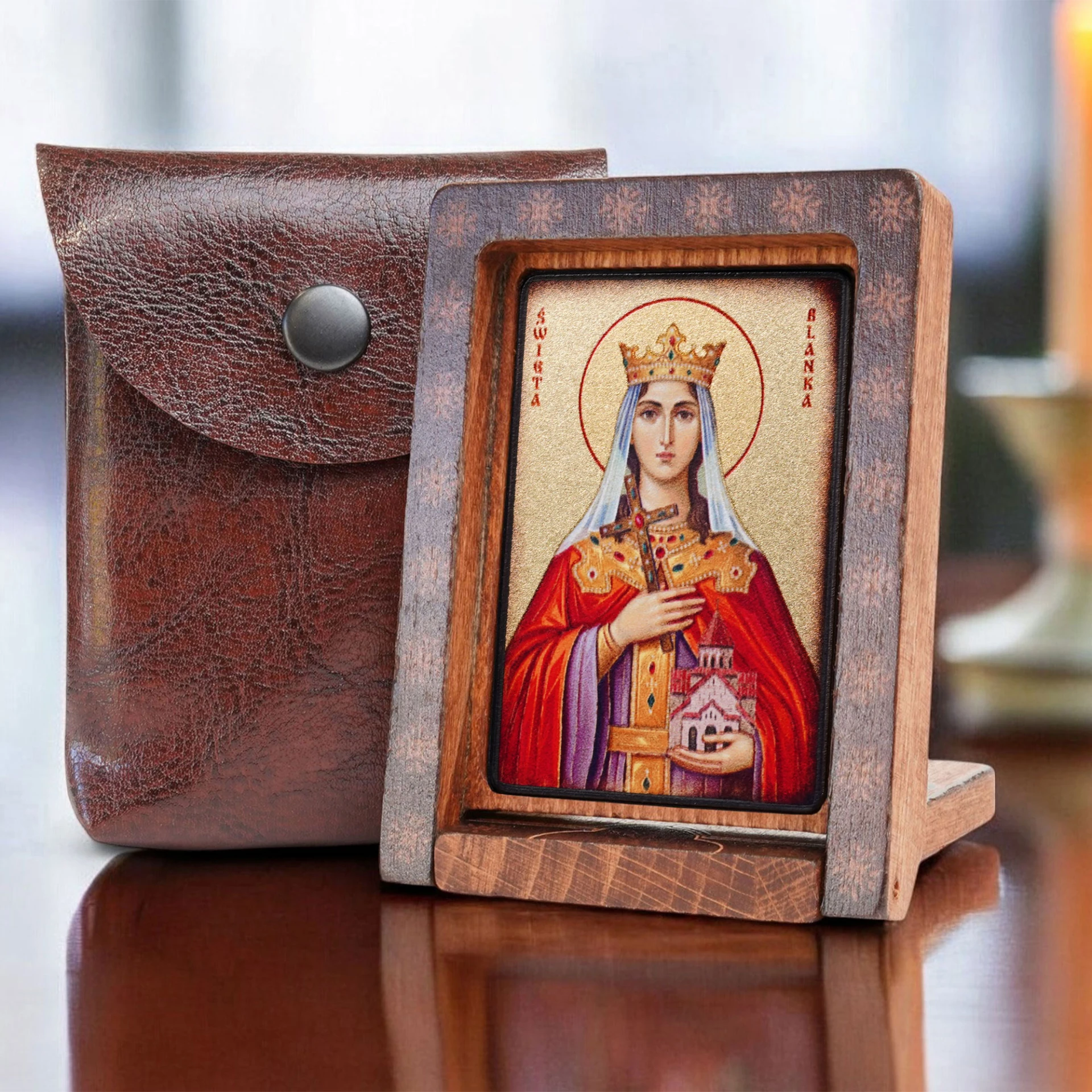 ikona-swietej-blanki-w-aranzacji-obok-etui.jpg