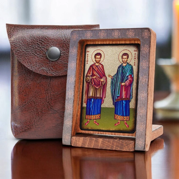 ikona-swietego-damiana-i-kosmy-w-aranzacji-obok-etui.jpg