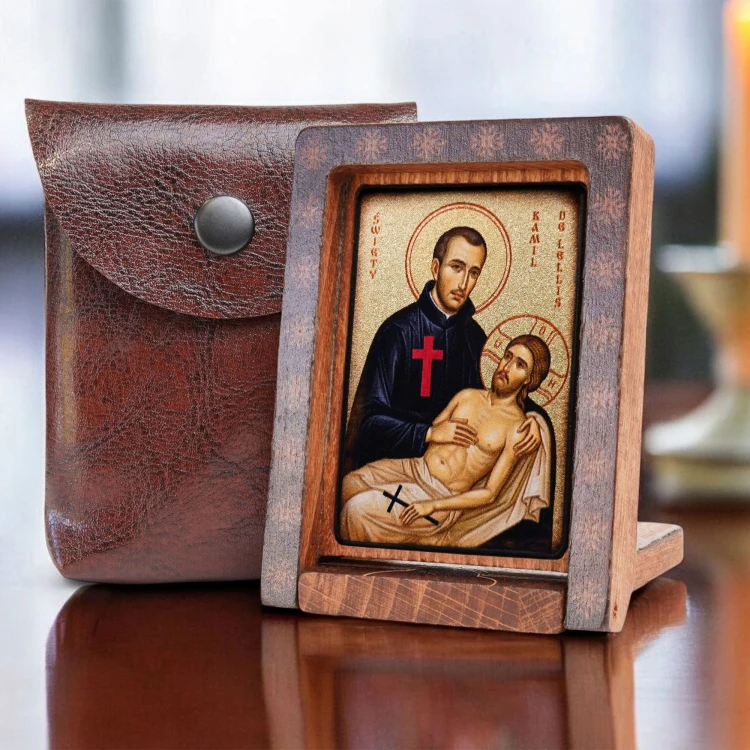 ikona-swietego-kamila-de-lellis-w-aranzacji-obok-etui.jpg