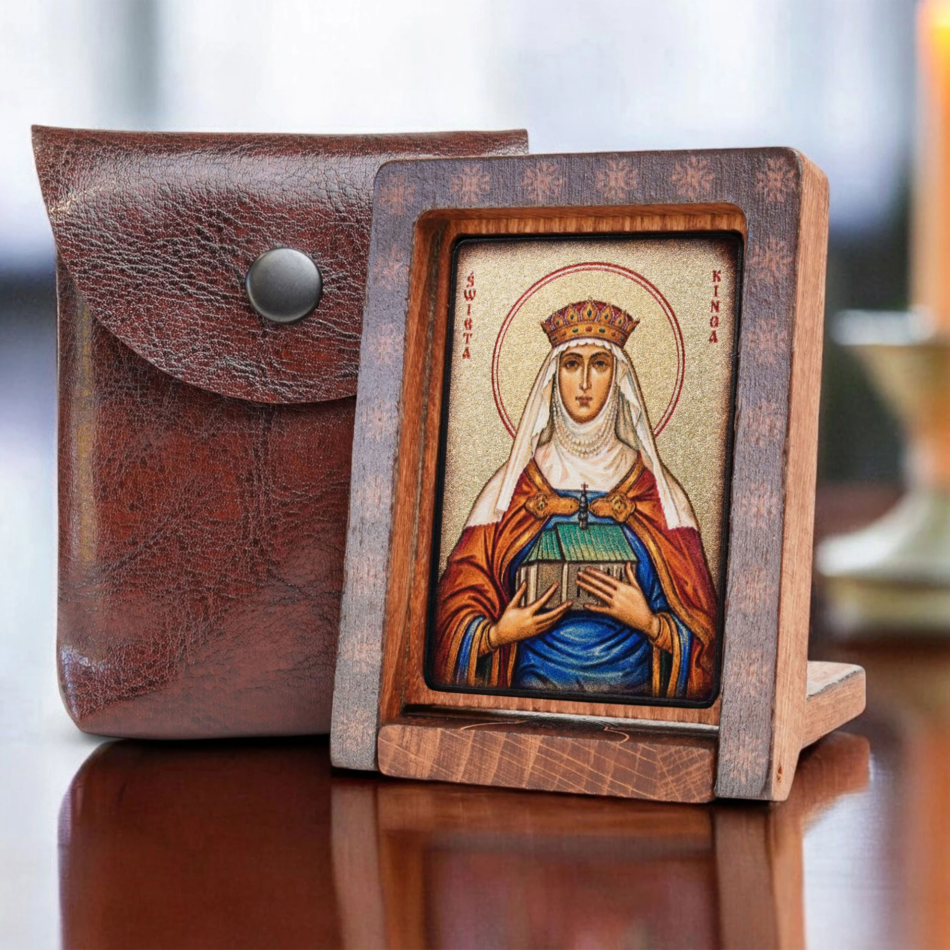 ikona-swietej-kingi-w-aranzacji-obok-etui.jpg
