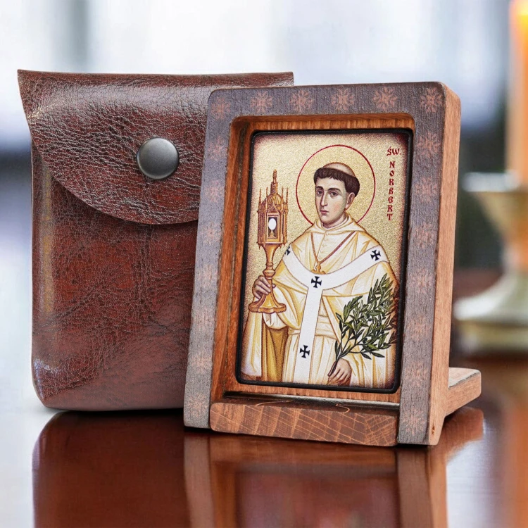 ikona-swietego-norberta-w-aranzacji-obok-etui.jpg