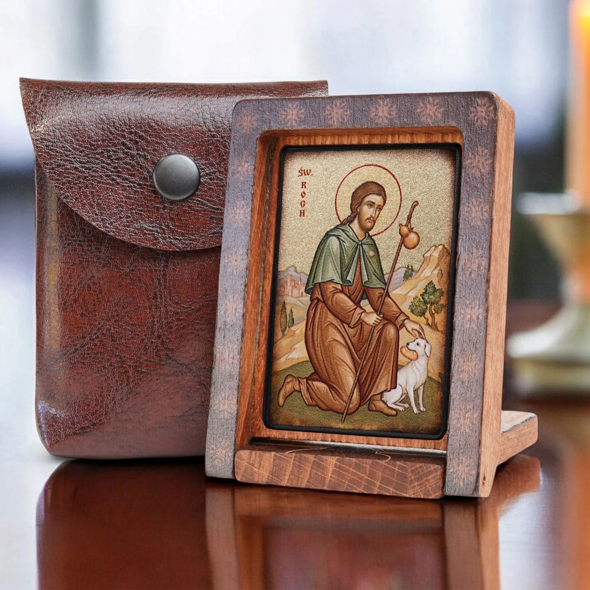 ikona-swietego-rocha-w-aranzacji-obok-etui.jpg