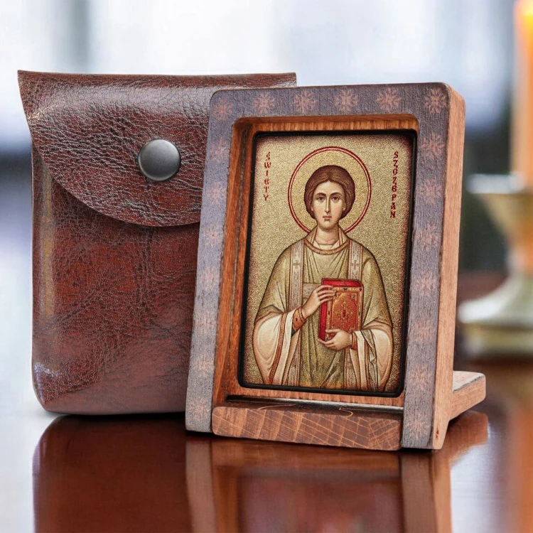 ikona-swietego-szczepana-w-aranzacji-obok-etui.jpg