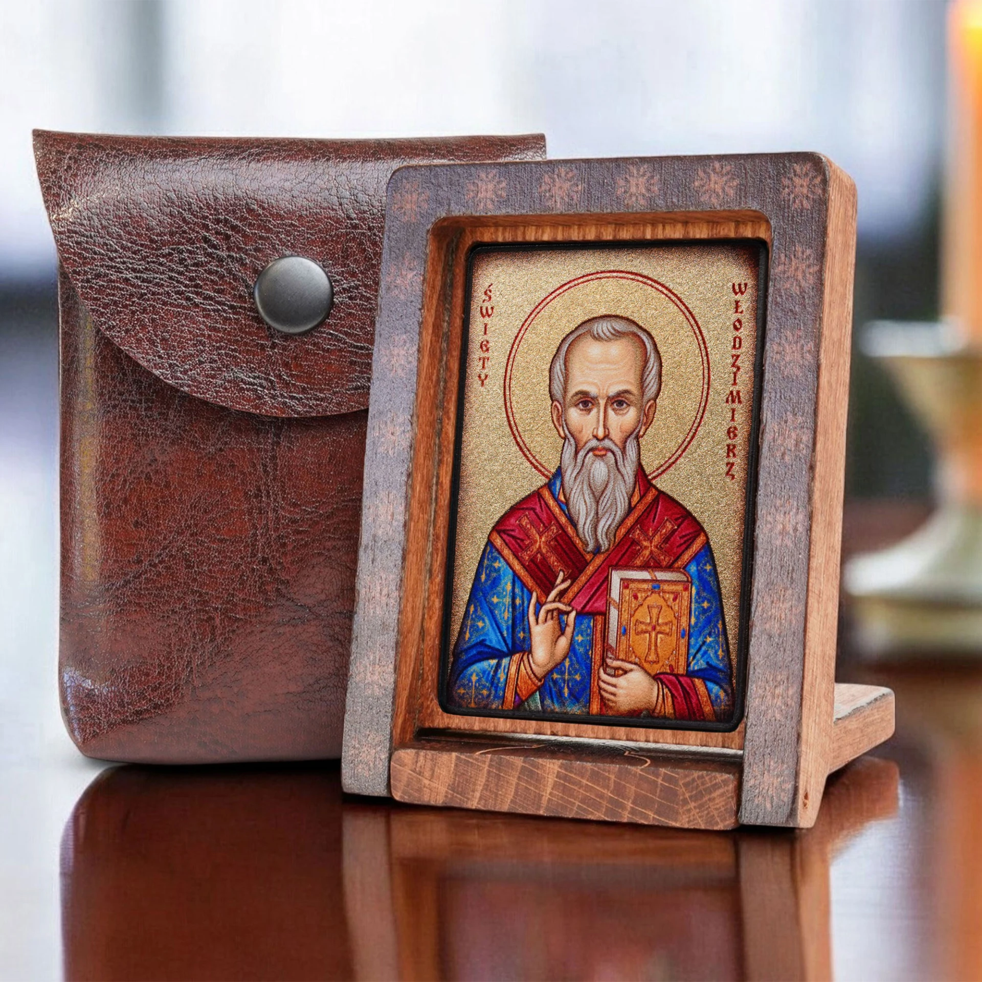 ikona-swietego-wlodzimierza-w-aranzacji-obok-etui.jpg