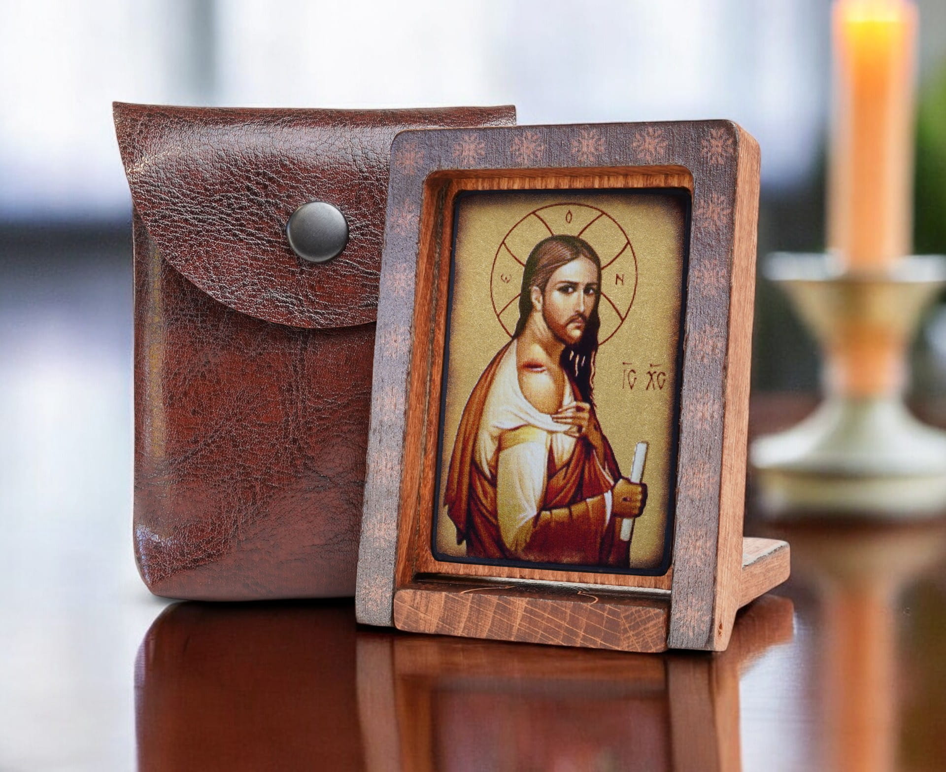 Jezus-z-raną-drew-podróżna-bok-+-etui-Photoroom.jpg