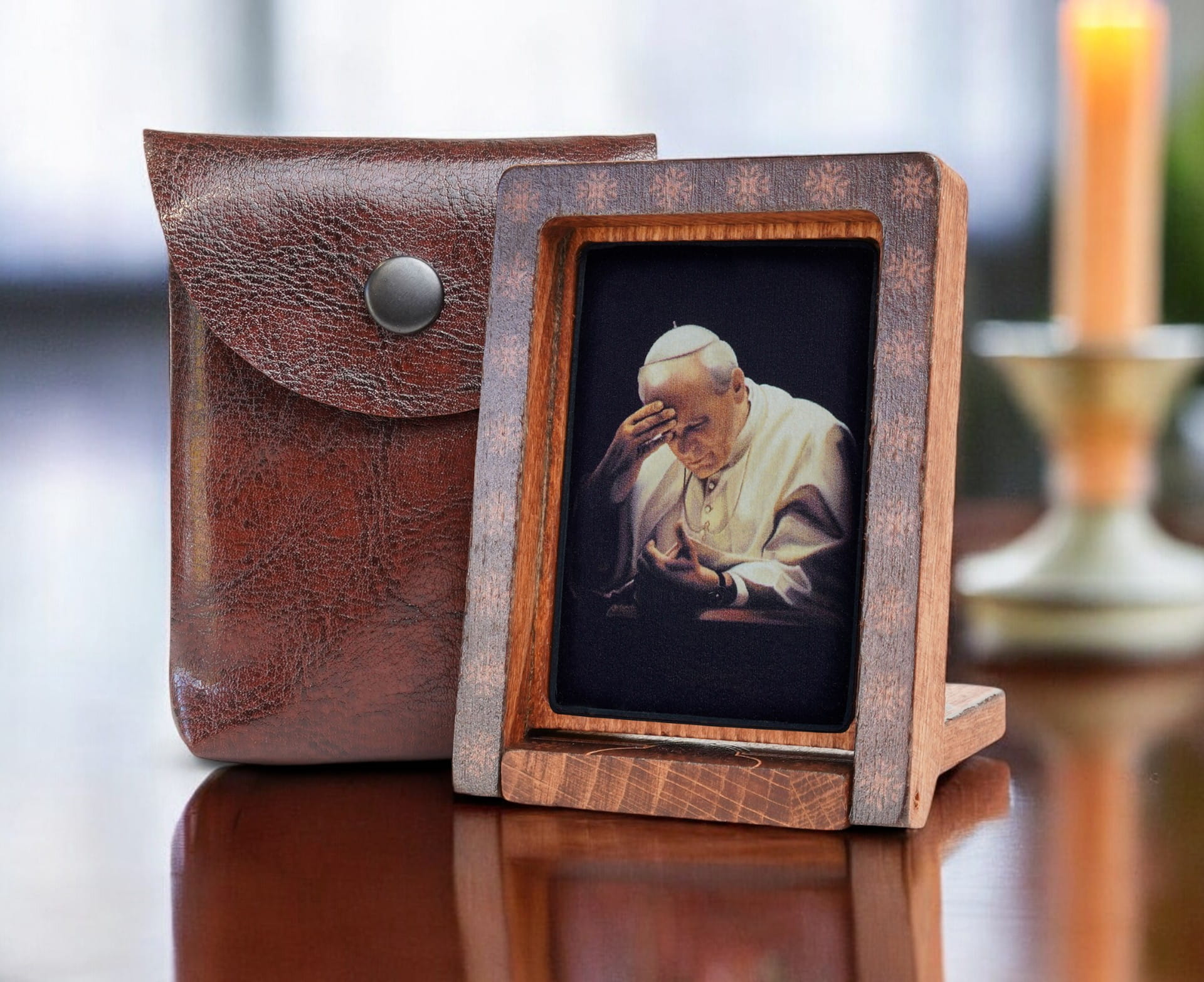 JP-II-ciemny-drew-podróżna-bok-+-etui-Photoroom.jpg