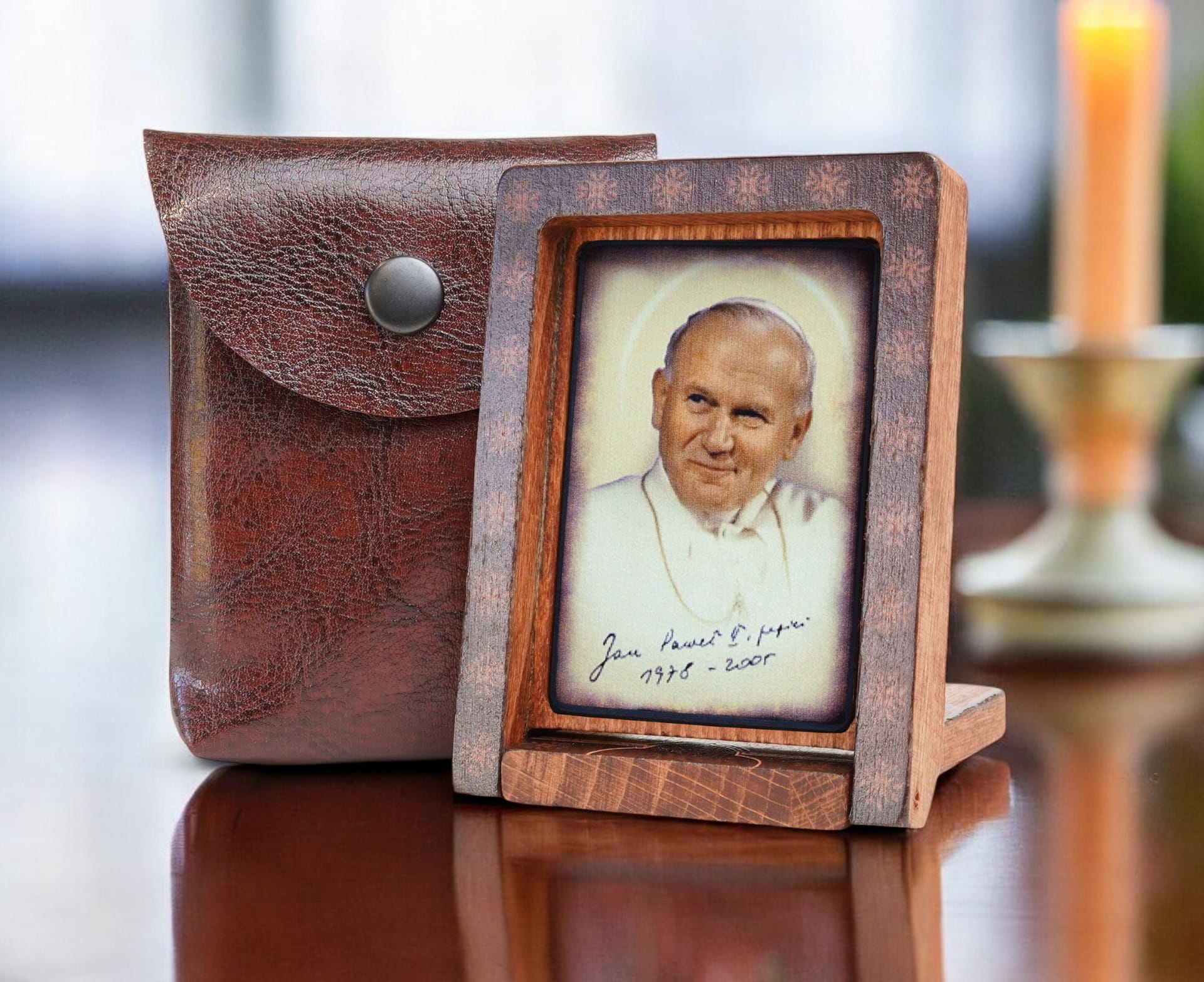 JP-II-jasny-drew-podróżna-bok-+-etui-Photoroom.jpg