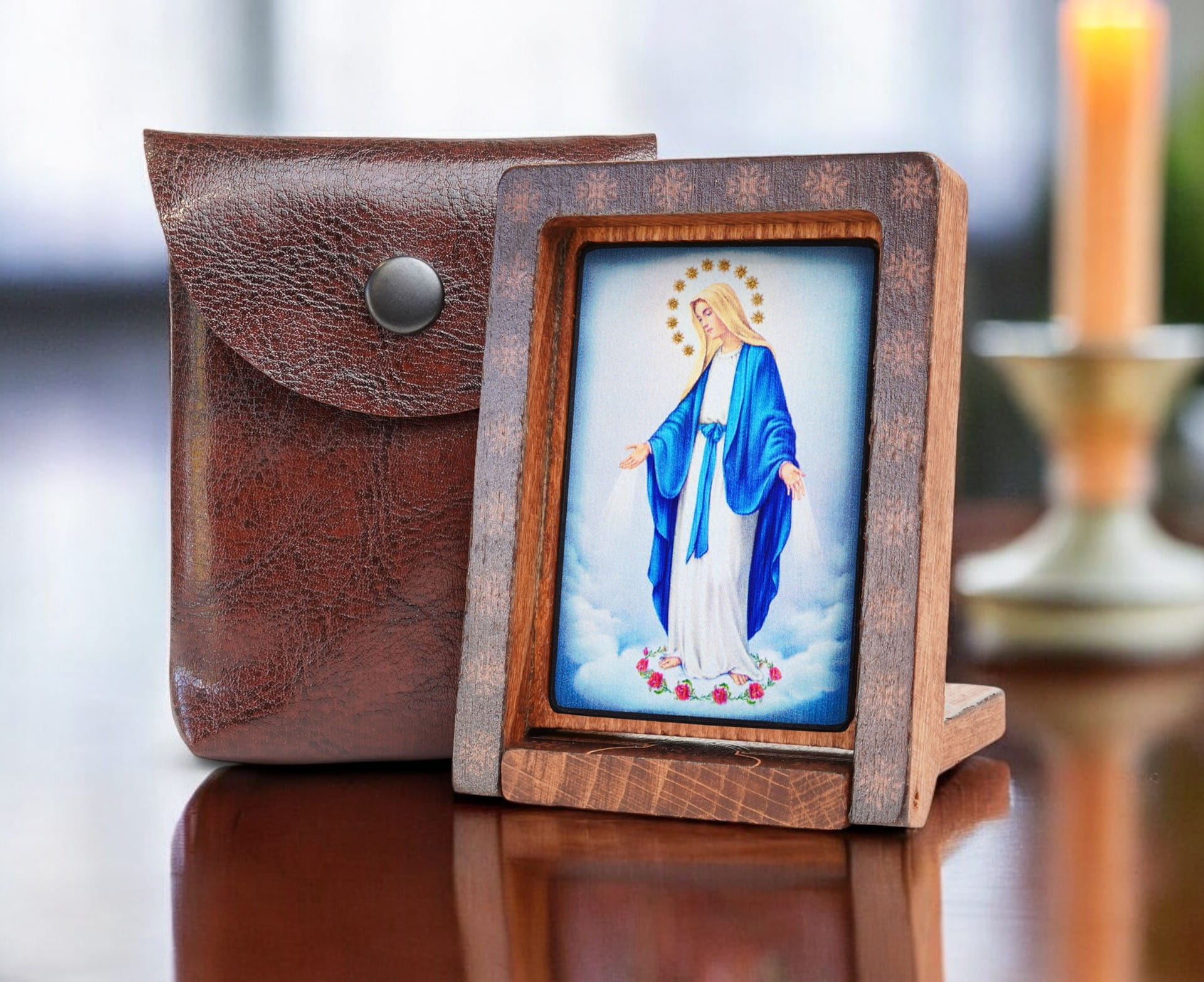 Niepokalana-drew-podróżna-bok-+-etui-Photoroom.jpg