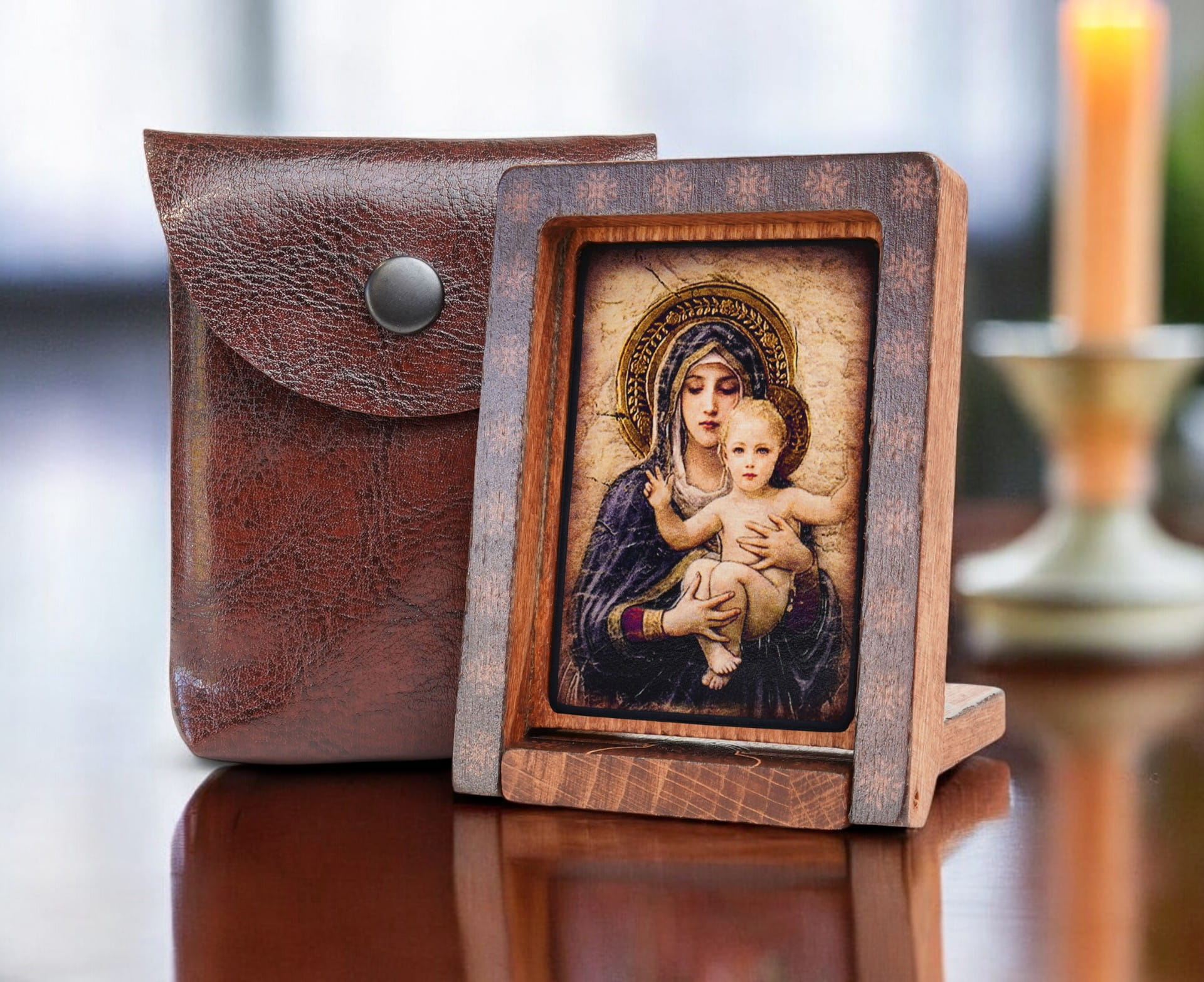 Madonna-drew-podróżna-bok-+-etui-Photoroom.jpg