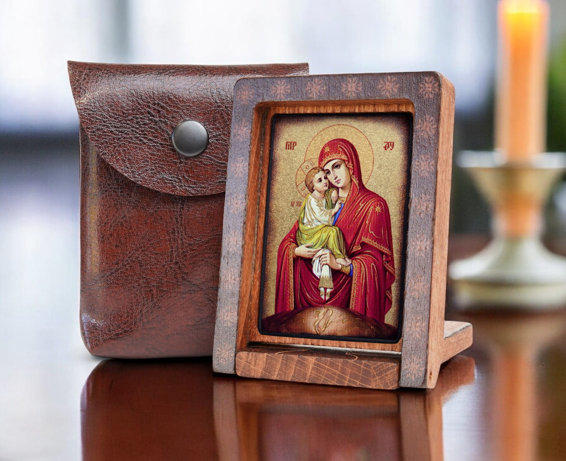 Madonna-IV-drew-podróżna-bok-+-etui-Photoroom.jpg