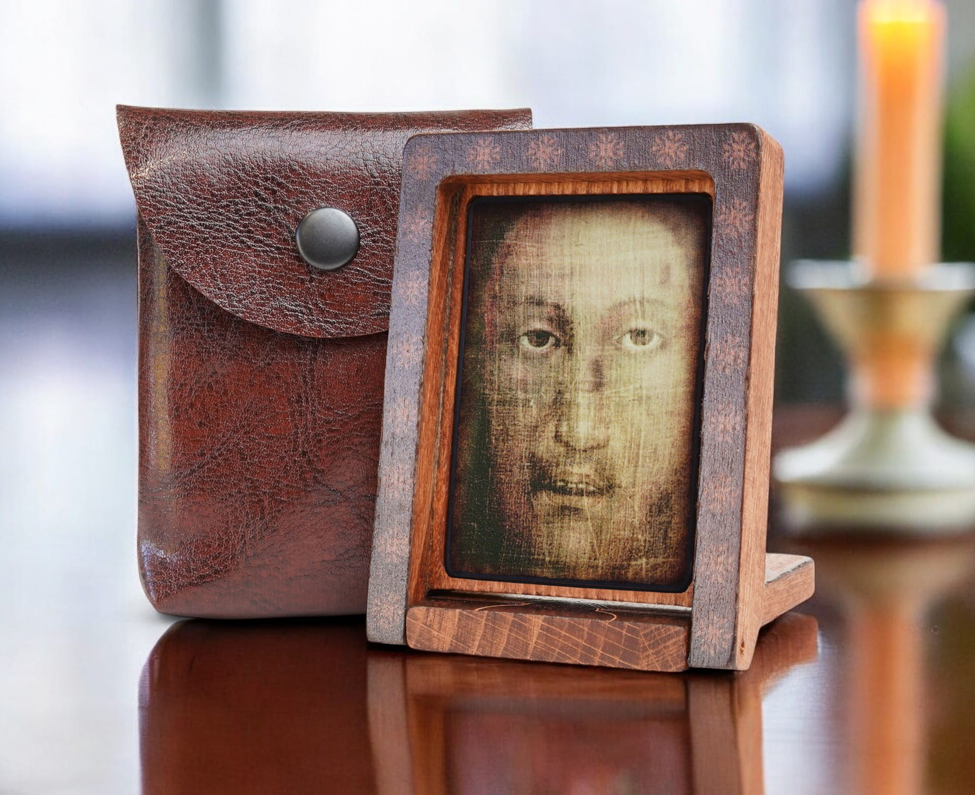 Manopello-drew-podróżna-bok-+-etui-Photoroom.jpg