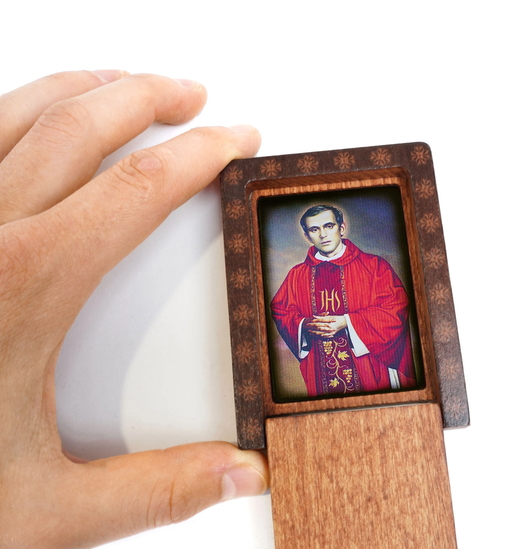 Popiełuszko-drew-podróżna-przód-II.jpg