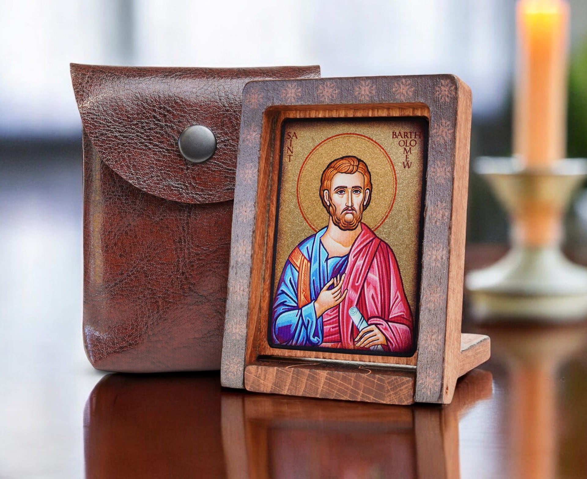 Bartłomiej-drew-podróżna-bok-+-etui-Photoroom.jpg