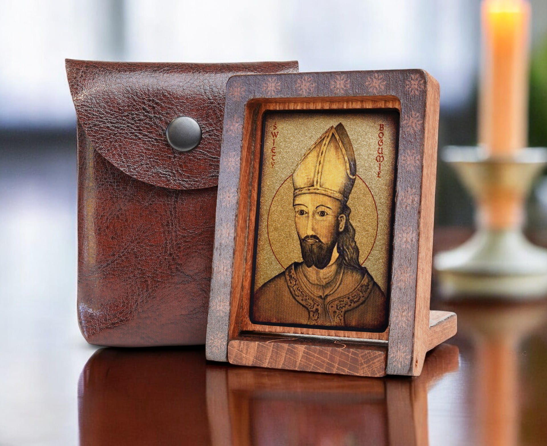 Bogumił-drew-podróżna-bok-+-etui-Photoroom.jpg