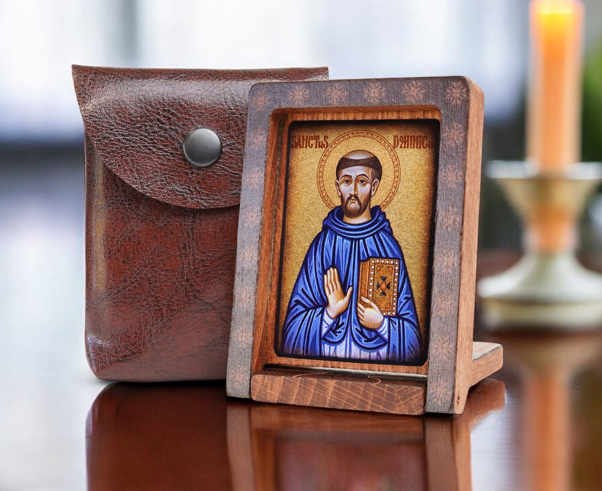 Dominik-drew-podróżna-bok-+-etui-Photoroom.jpg