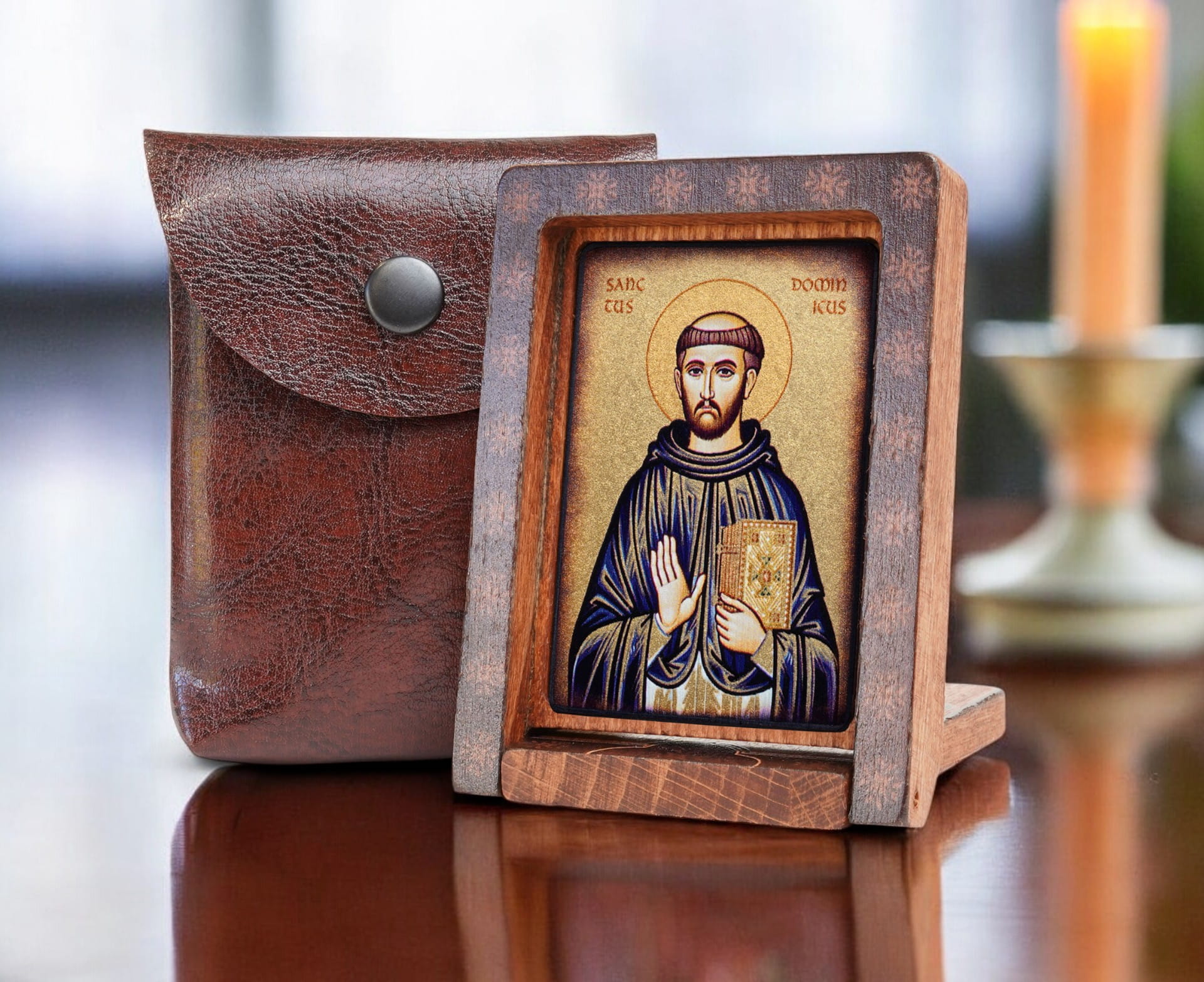 Dominik-drew-podróżna-bok-+-etui-Photoroom.jpg