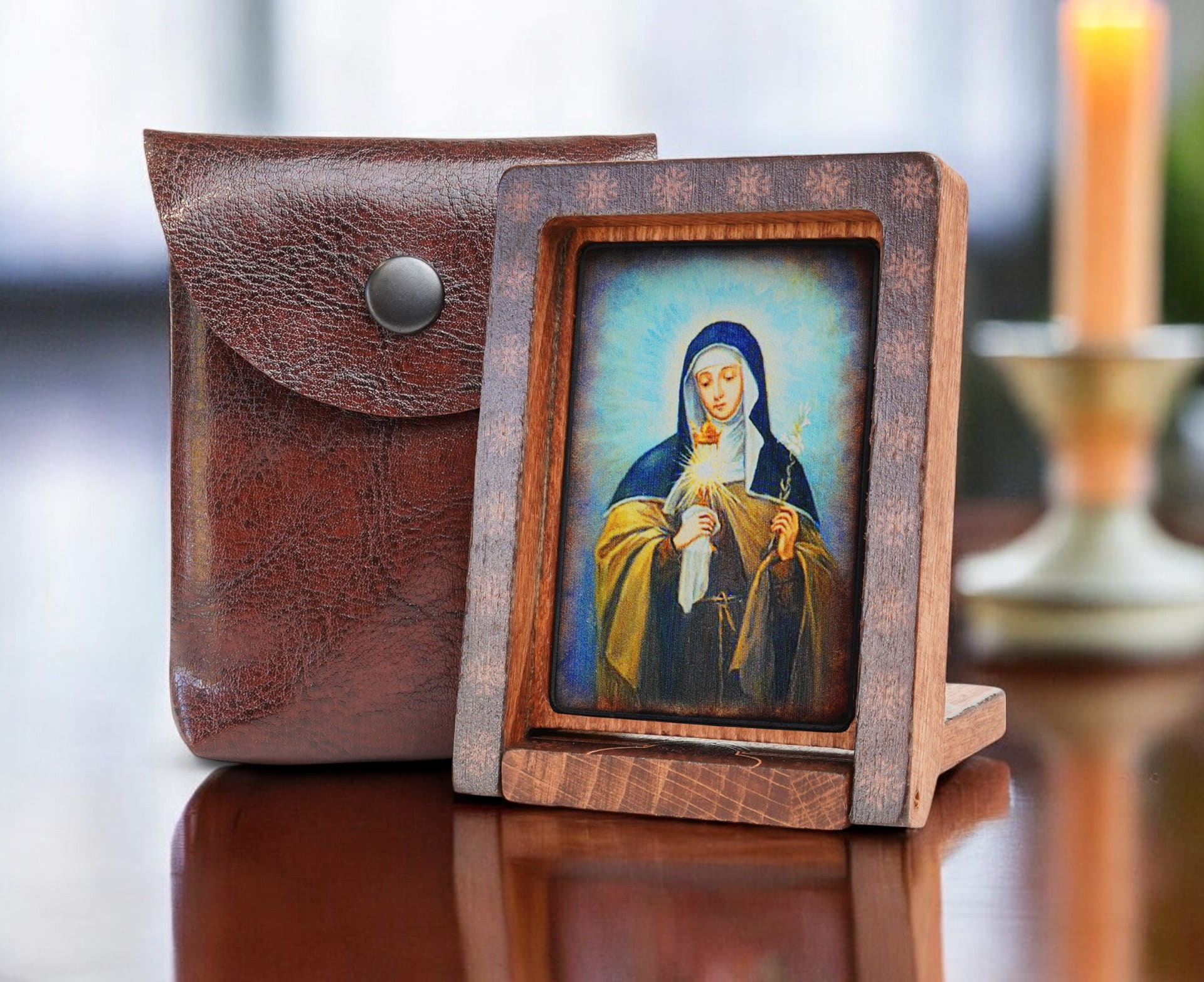 Klara-drew-podróżna-bok-+-etui-Photoroom.jpg