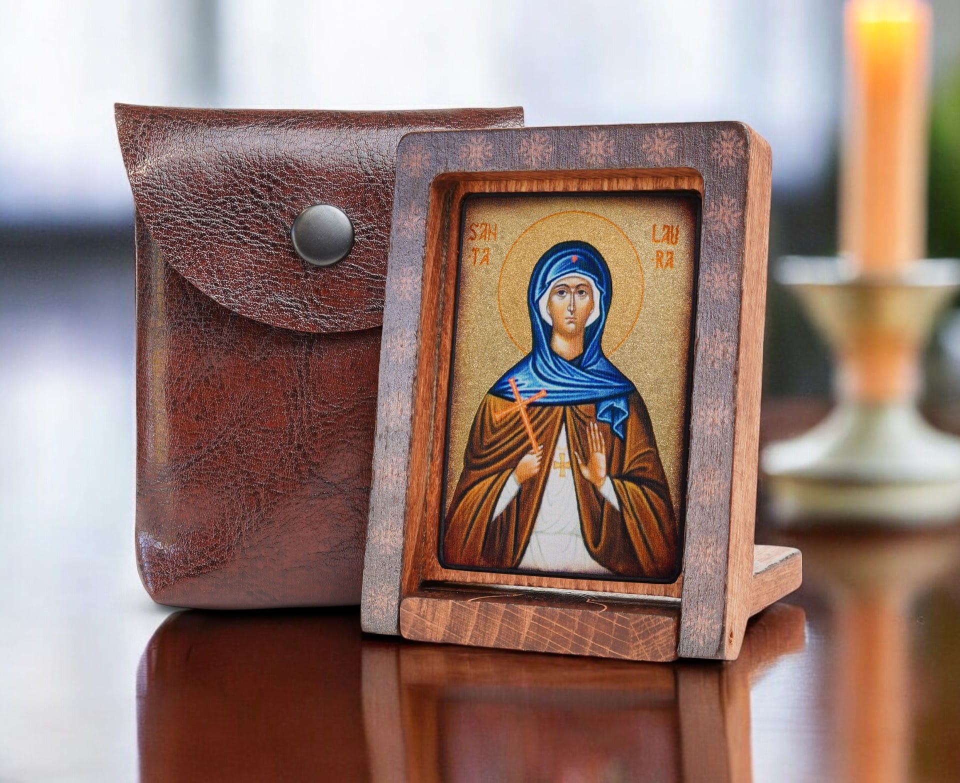 Laura-drew-podróżna-bok-+-etui-Photoroom.jpg